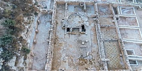 K­u­d­ü­s­­t­e­ ­B­i­z­a­n­s­ ­d­ö­n­e­m­i­n­e­ ­a­i­t­ ­k­i­l­i­s­e­ ­b­u­l­u­n­d­u­